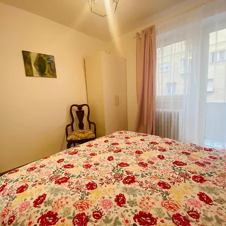 Apartment Uptown Girl